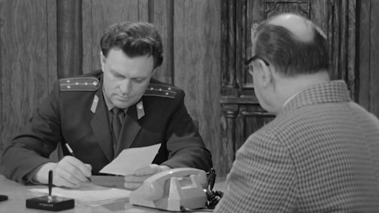 Человек в проходном дворе