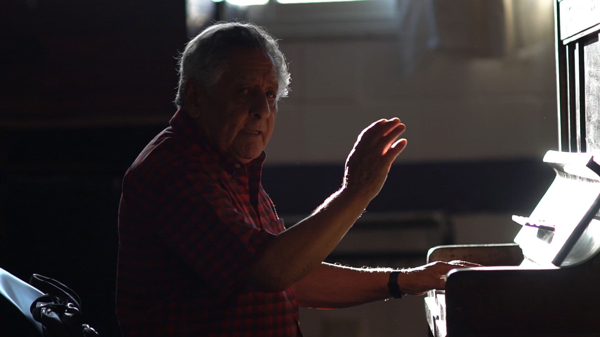 Dos manos todas las voces