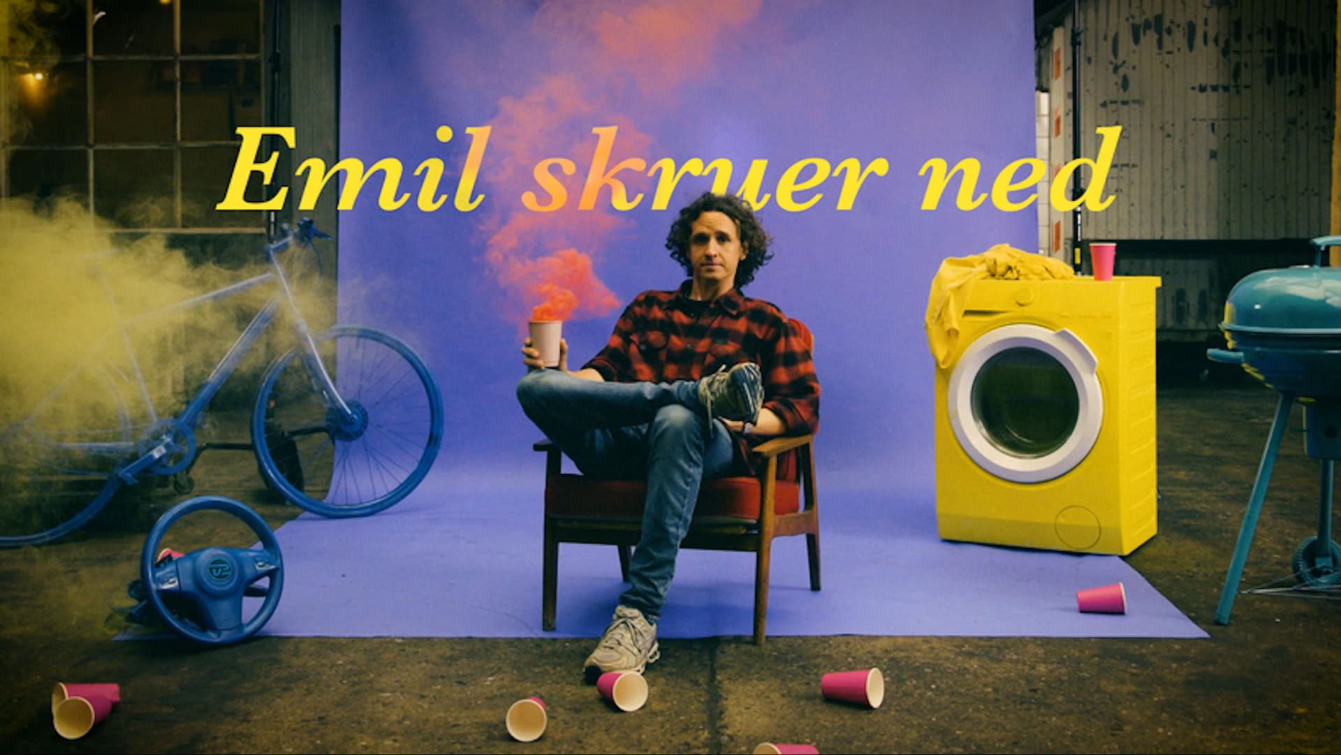 Emil skruer ned