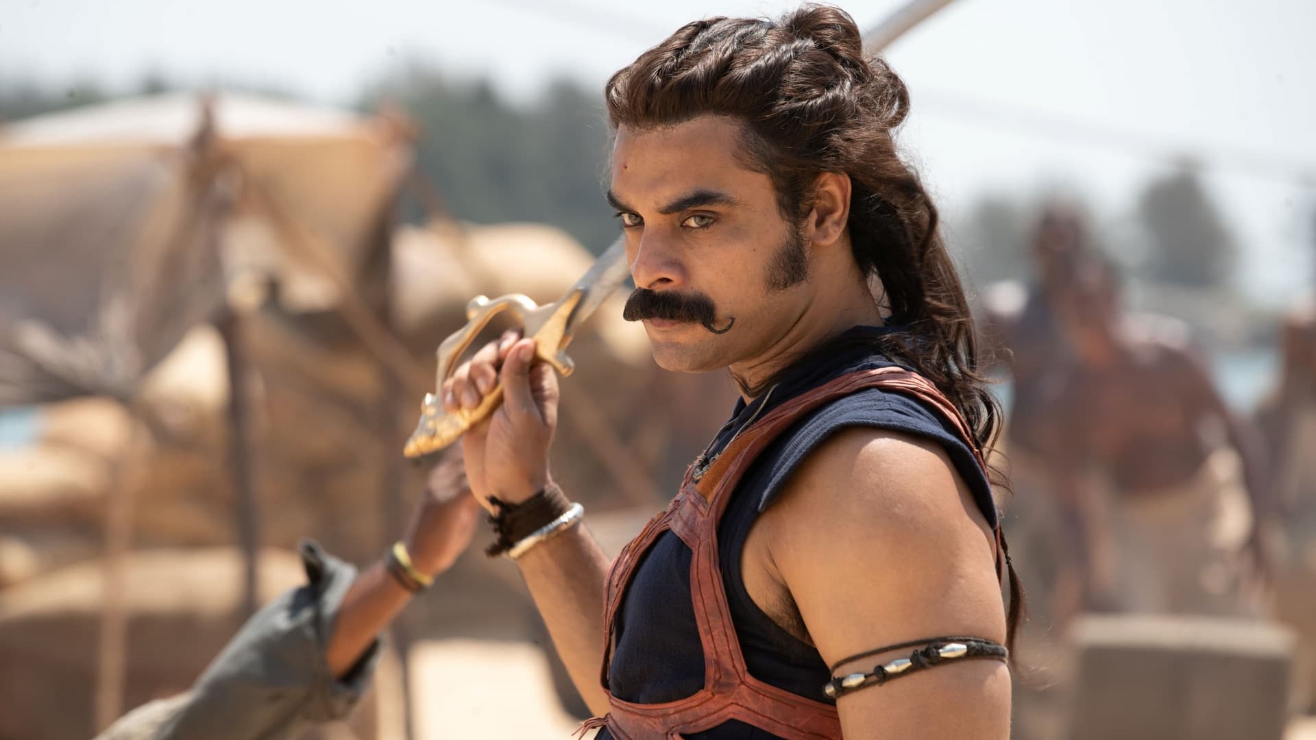 അജയന്റെ രണ്ടാം മോഷണം