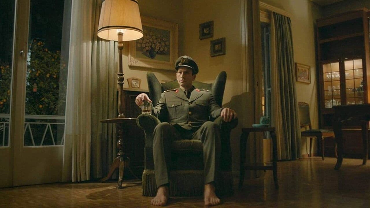 Απόστρατος