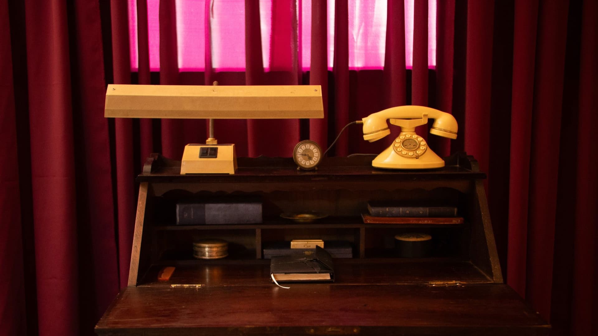 O Colecionador de Cheiros de Nucas Femininas