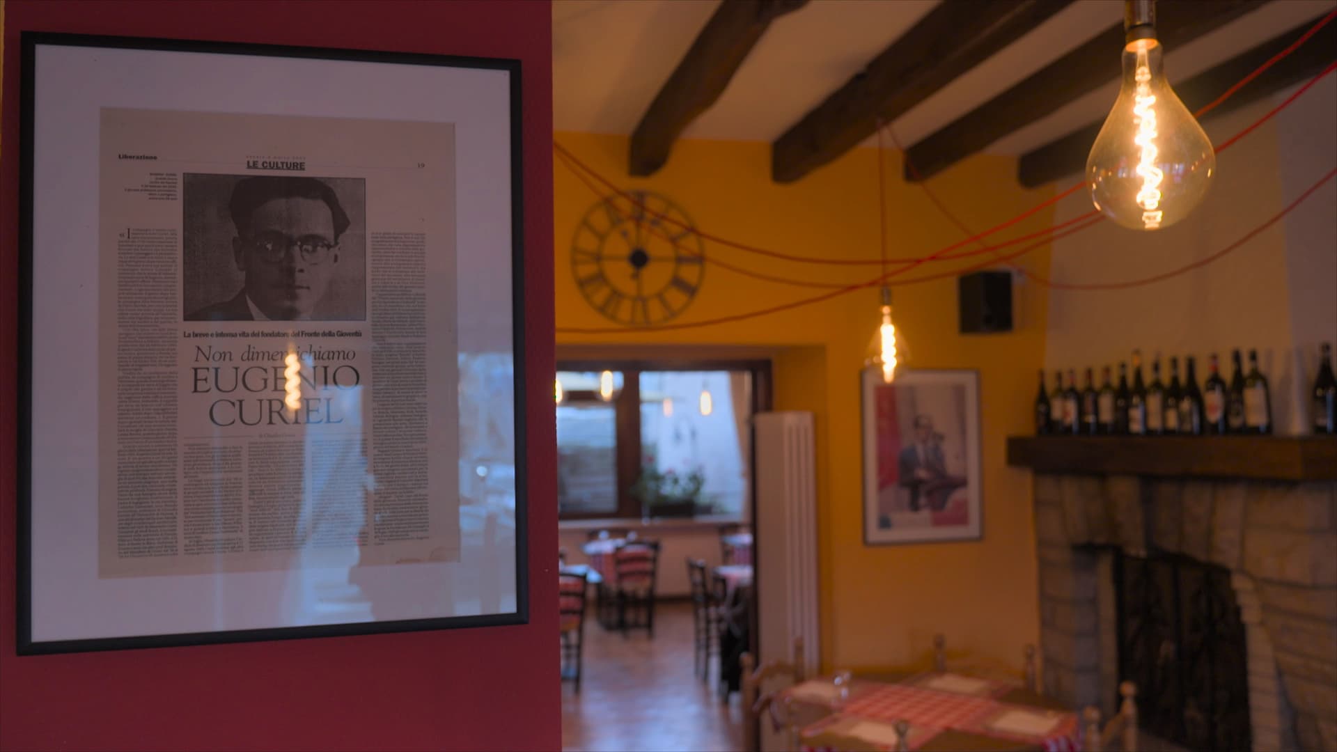 La fourchette à gauche