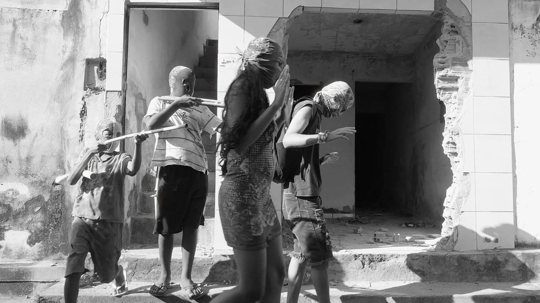 Cavaram Uma Cova No Meu Coração