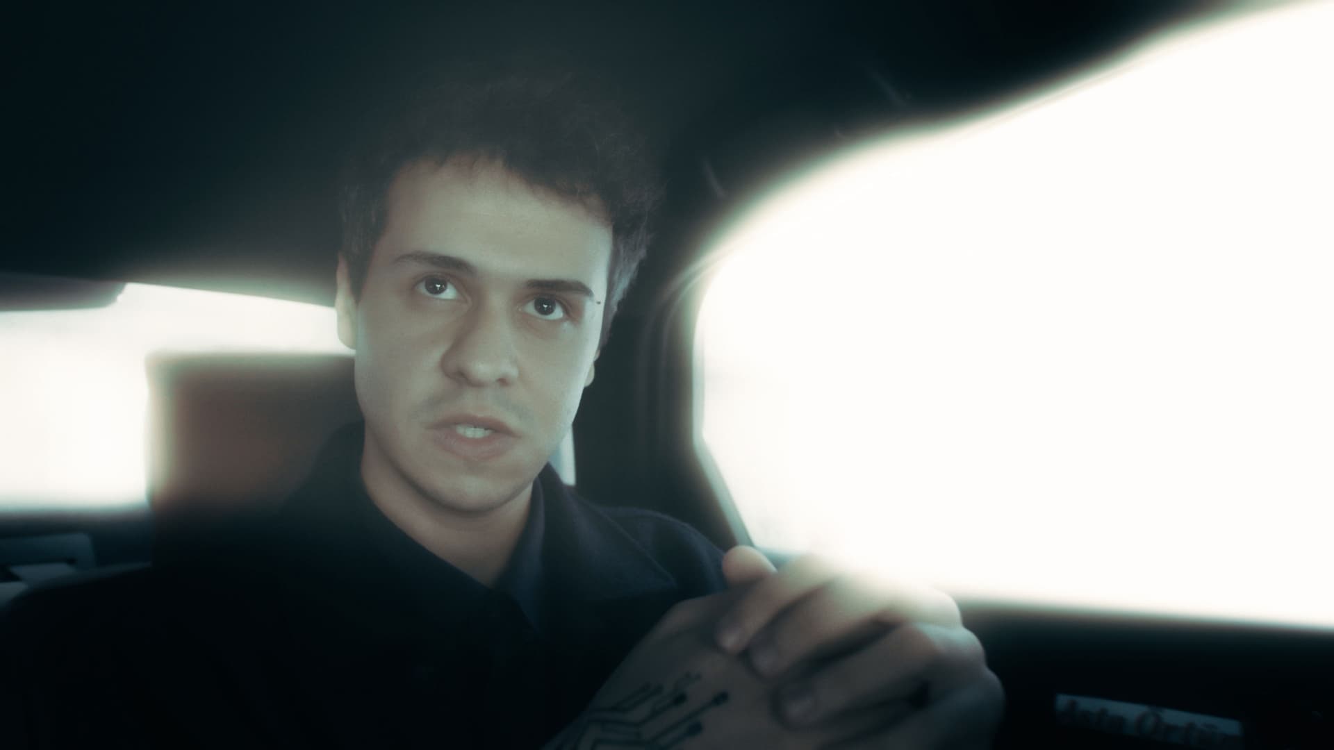 O HƏR ŞEYİ BİLİR