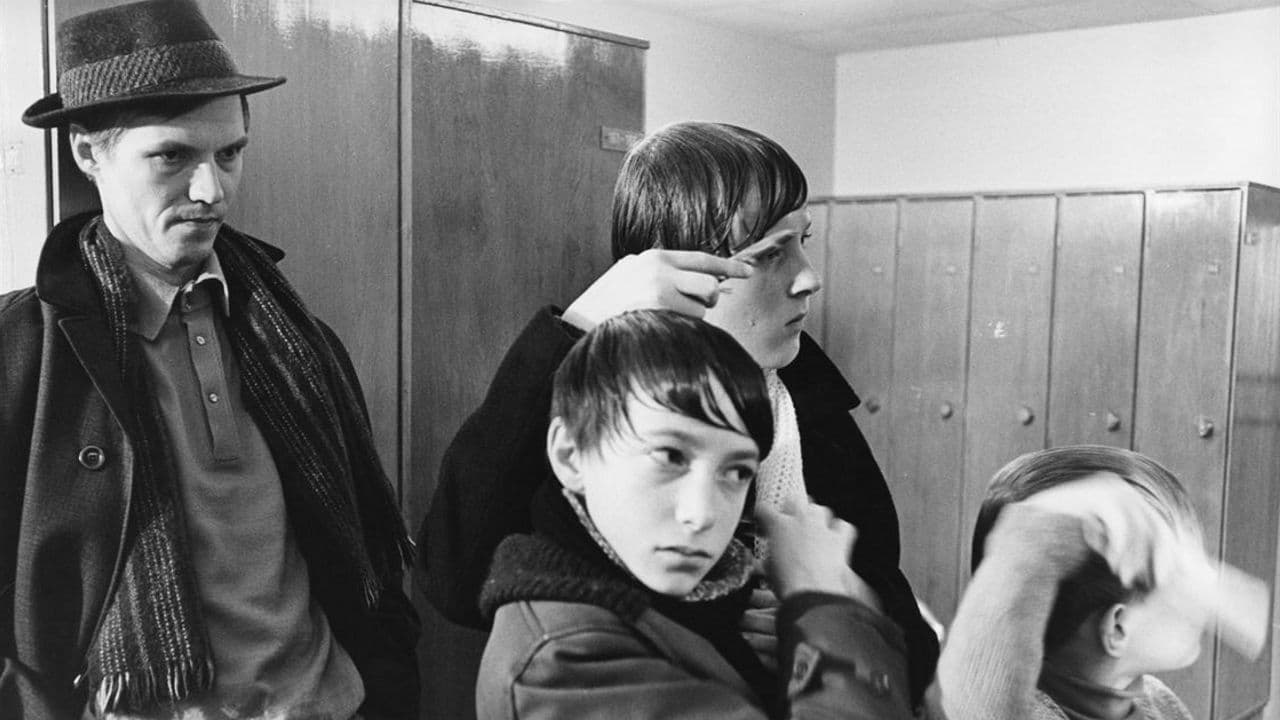 Cine l-a văzut murind?