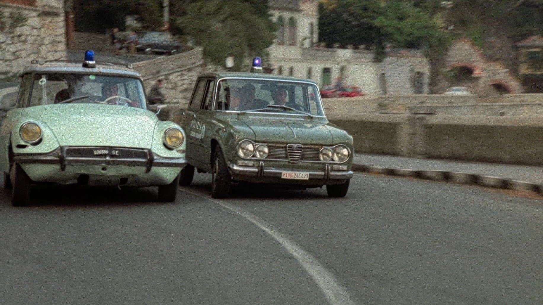 La polizia incrimina la legge assolve