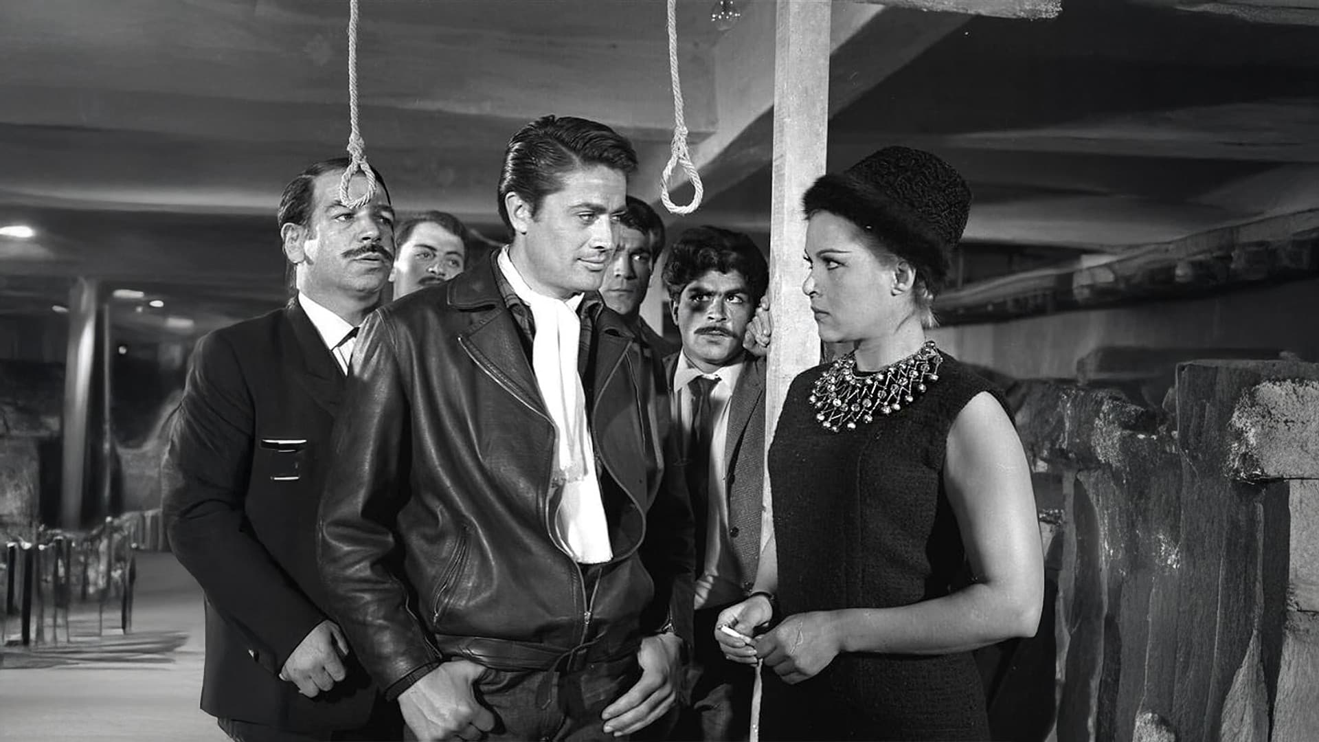 Şafakta Üç Kurşun