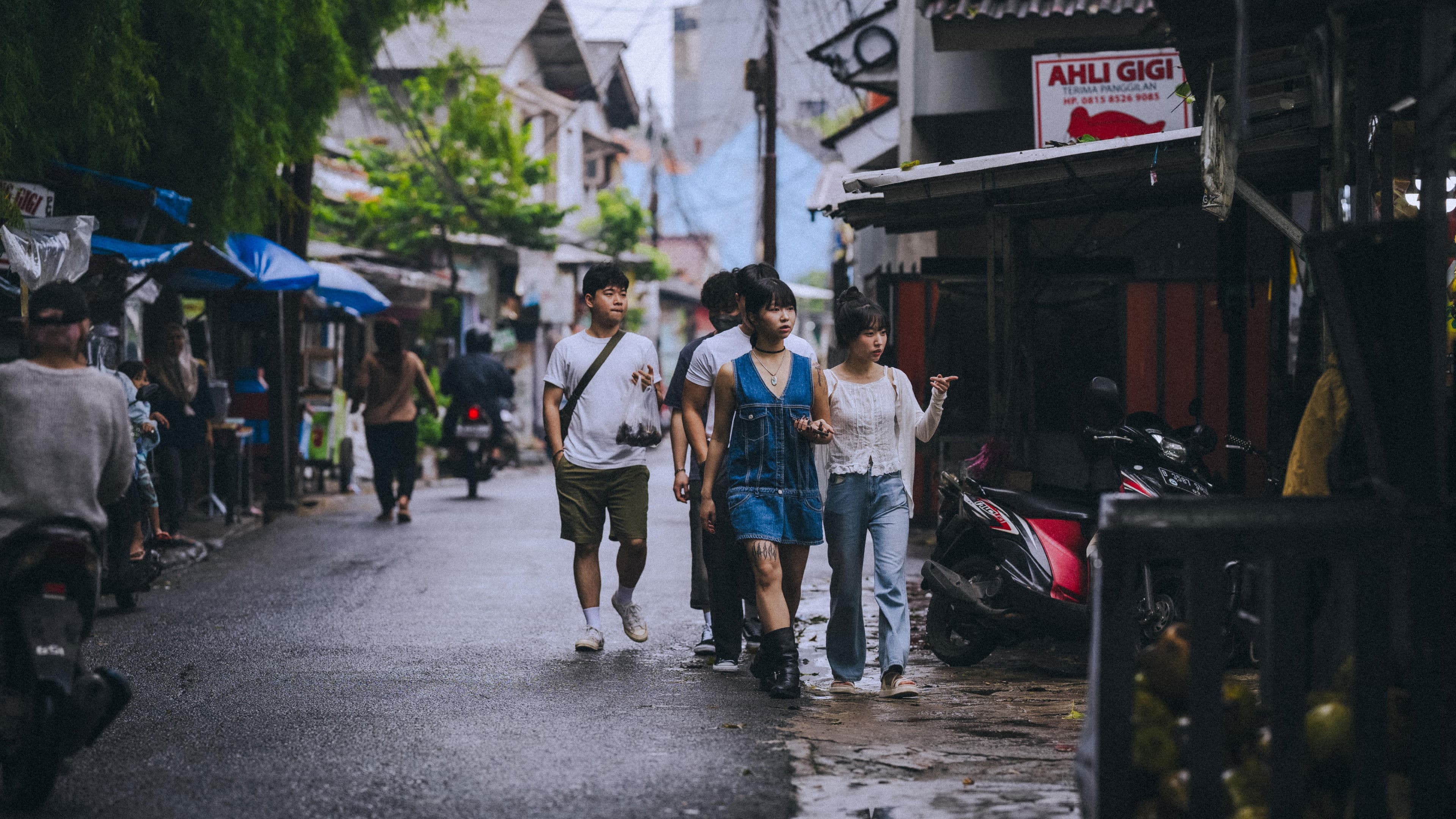 학교 밖, 영업사원