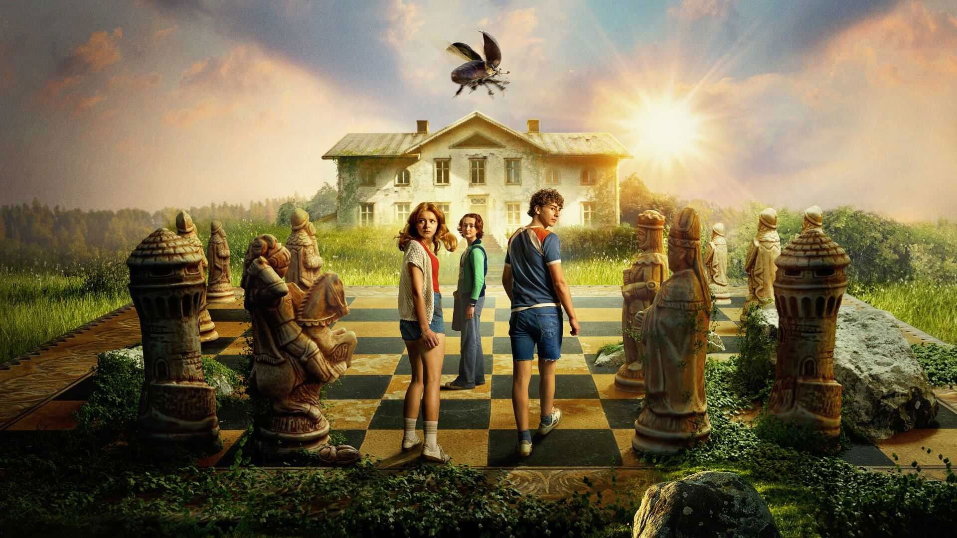 Tordyveln flyger i skymningen