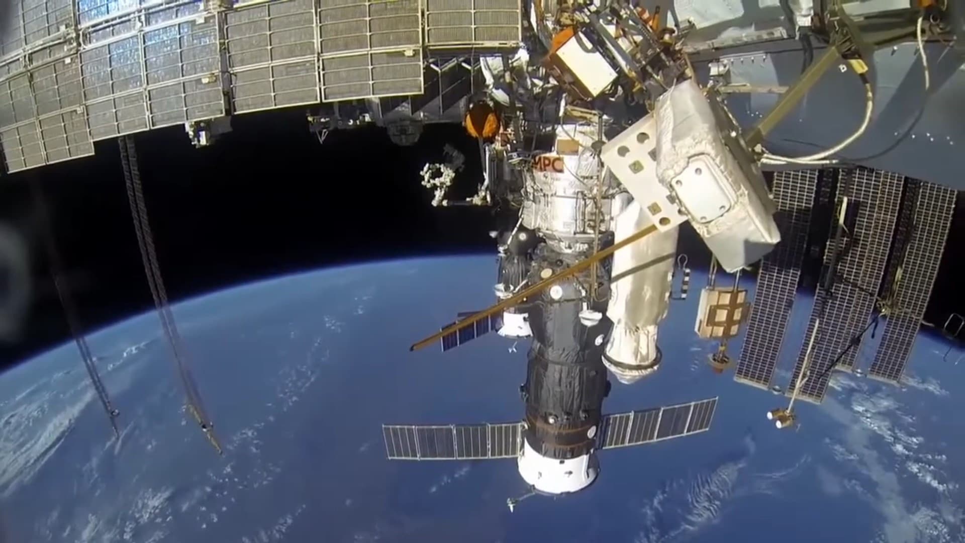 Год на орбите