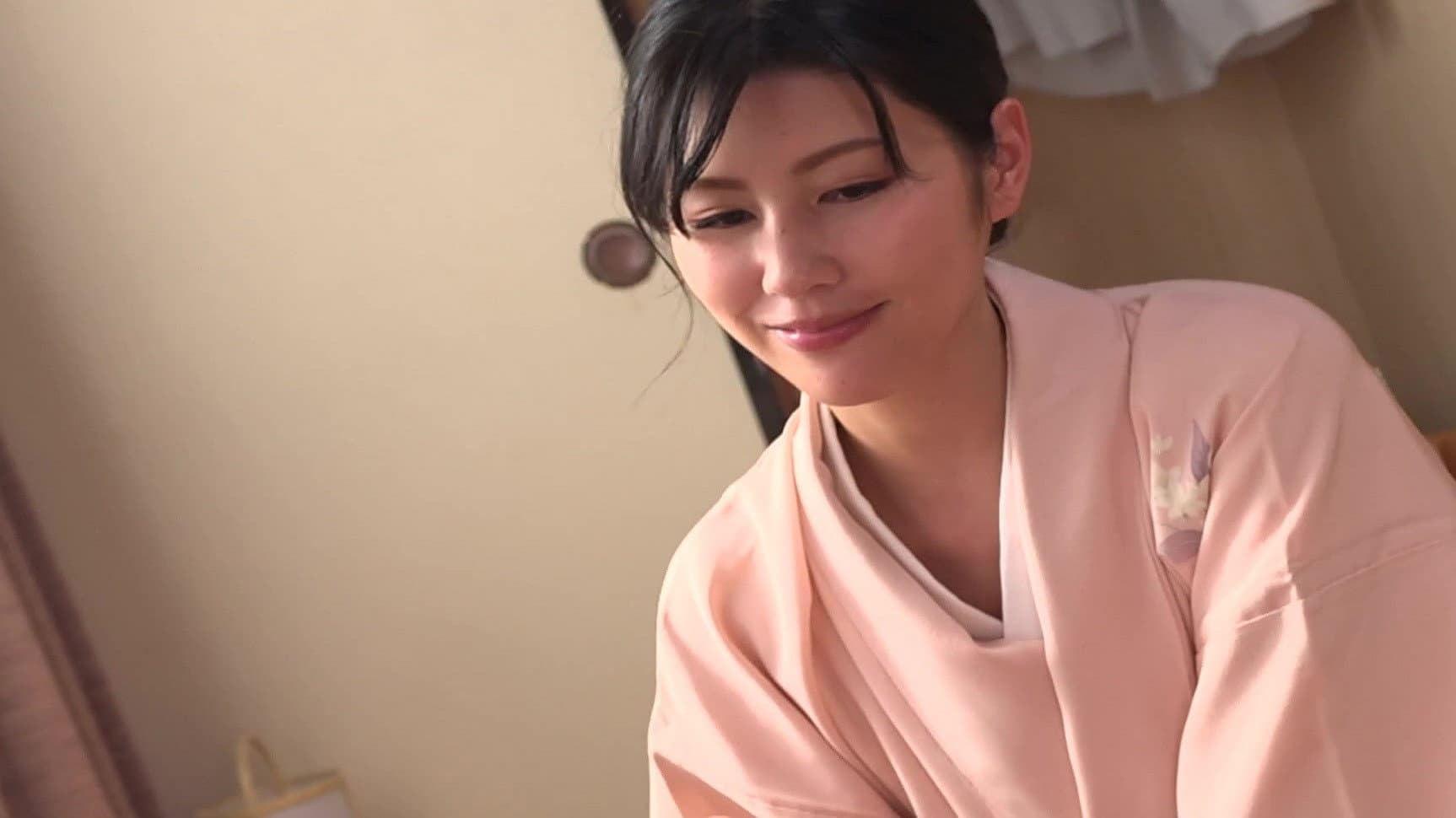 五感を奪う超高級旅館 若女将のねっとり極楽リップ接待 美乃すずめ