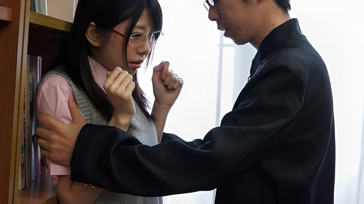 図書委員の彼女が脳筋体育教師に寝取られた。男子生徒達にも犯されて連続絶頂しまくり中出しされまくりのドM肉便器になってしまった。有坂深雪