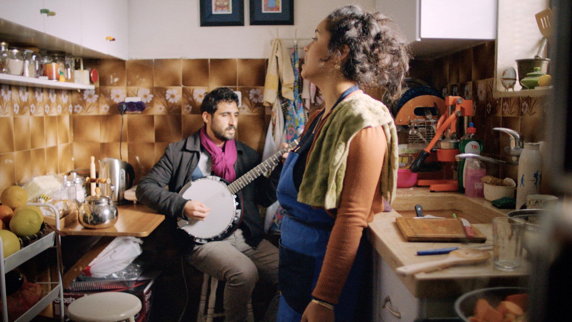 في إثر مادة سحرية