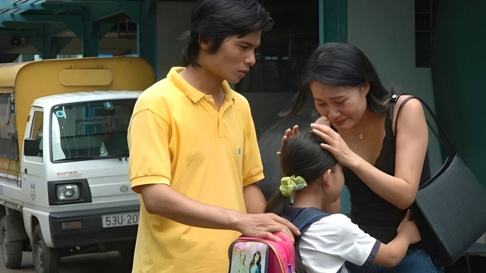 Cú và chim se sẻ