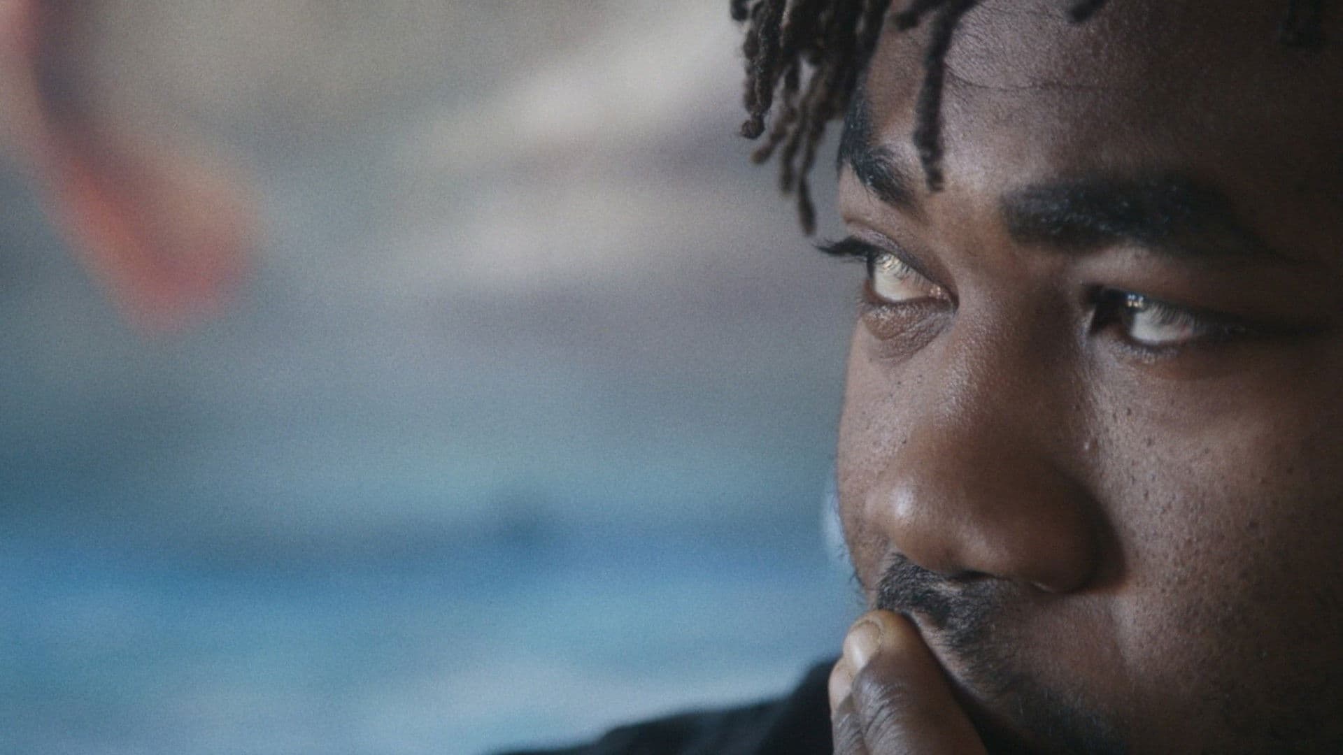 Cineva locuiește aici