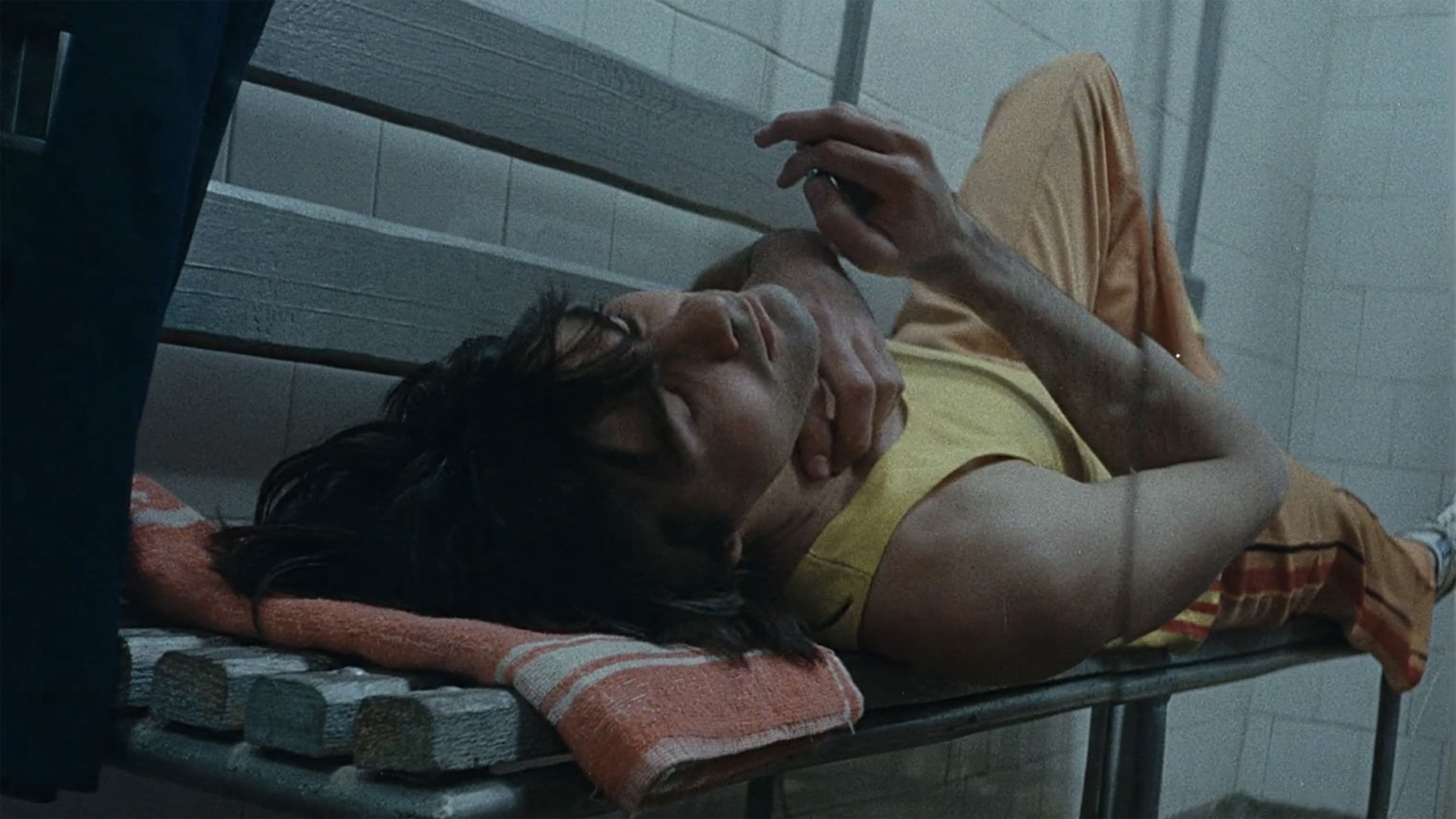 Aur cât un nasture pe piept