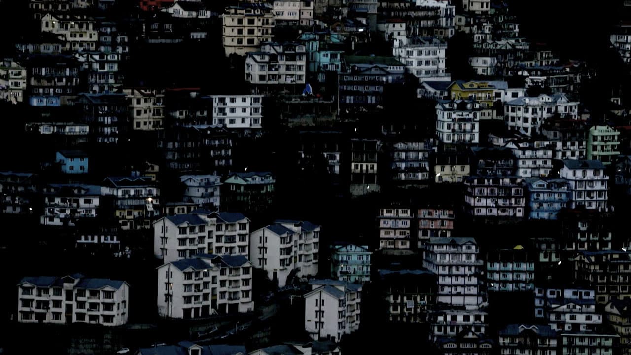 लाल भी उदास हो सकता है