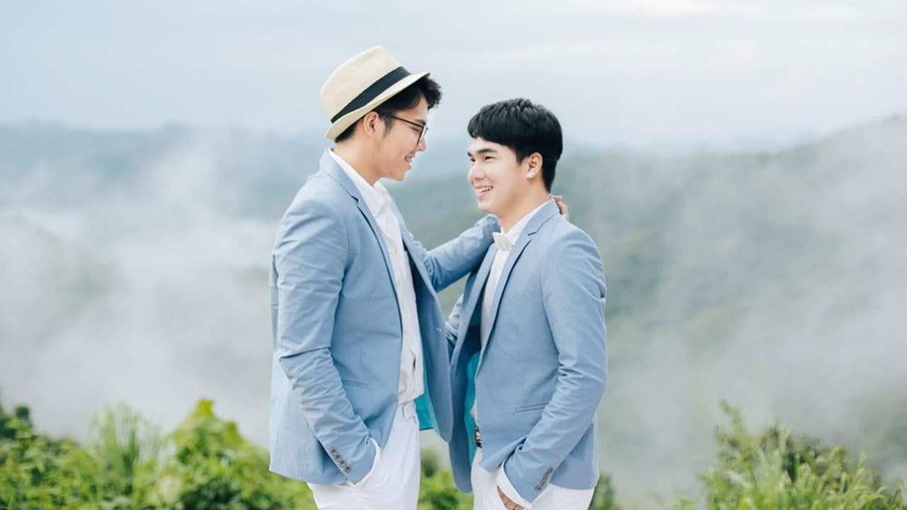 ตรงกลางระหว่างรัก​