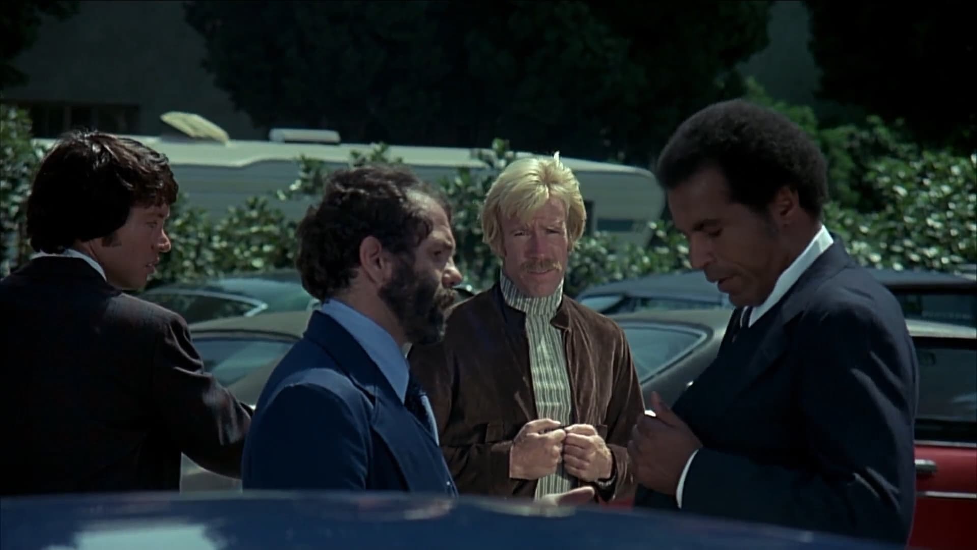 Băieții buni poartă negru