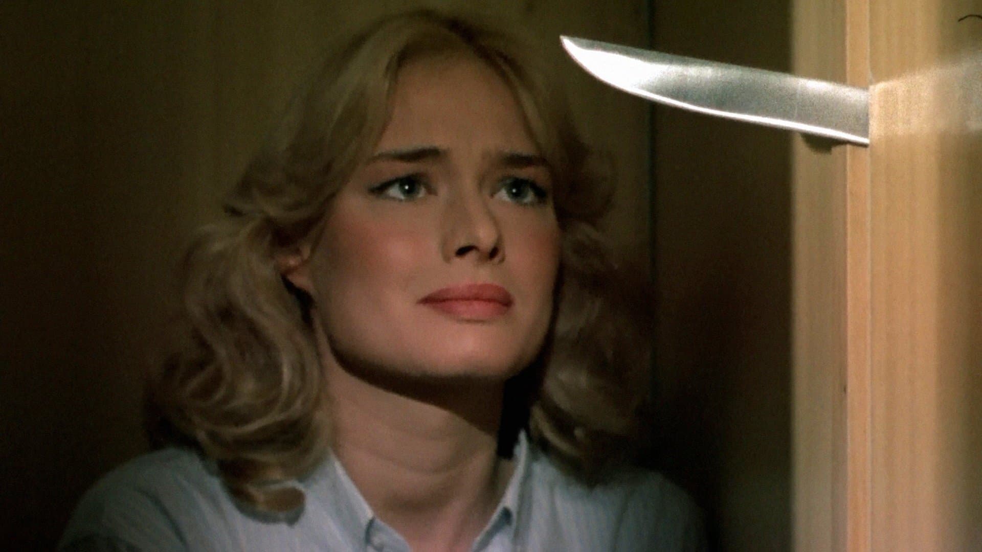 Casa cu scara în întuneric