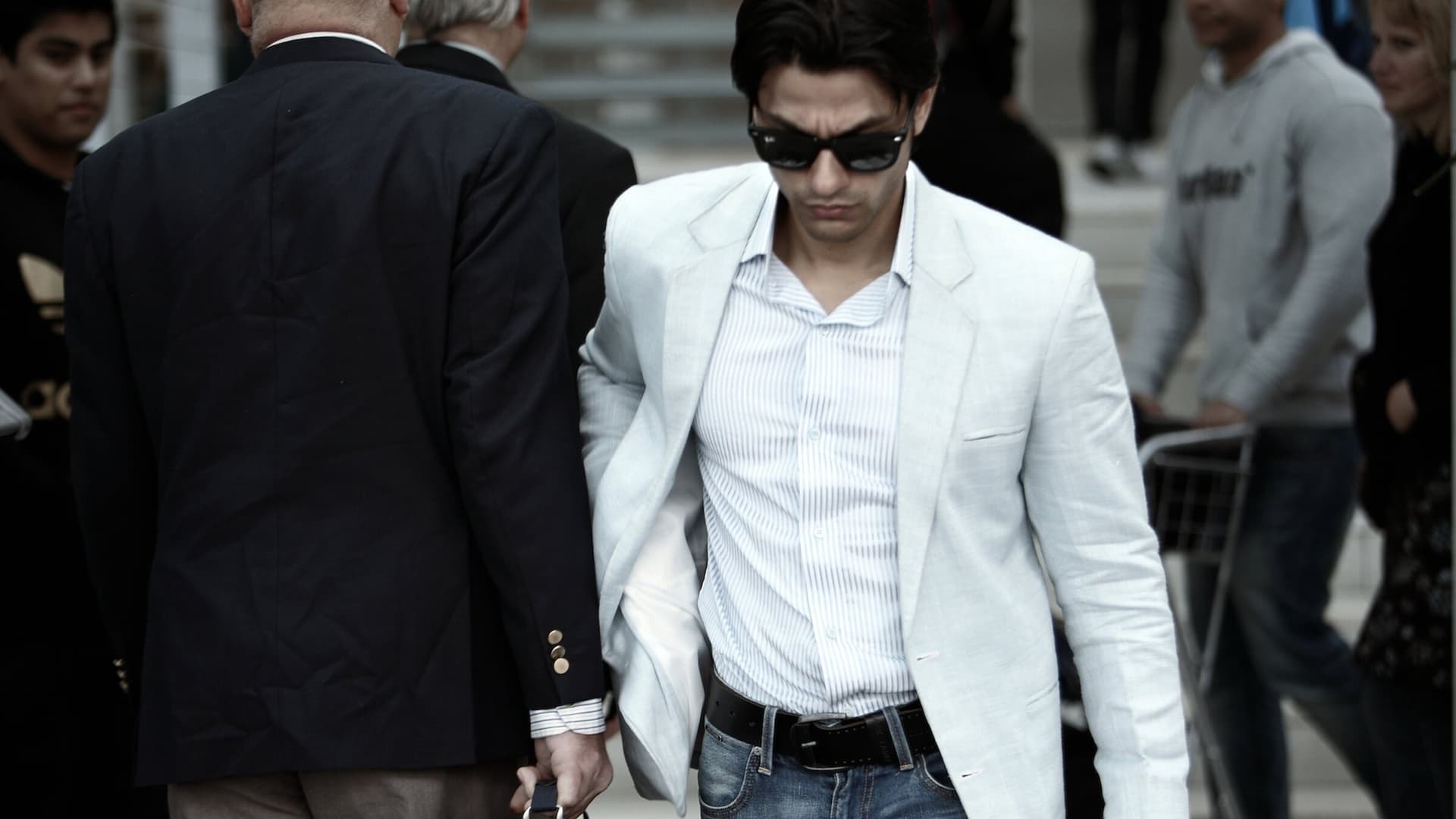 Bani pătați cu sânge