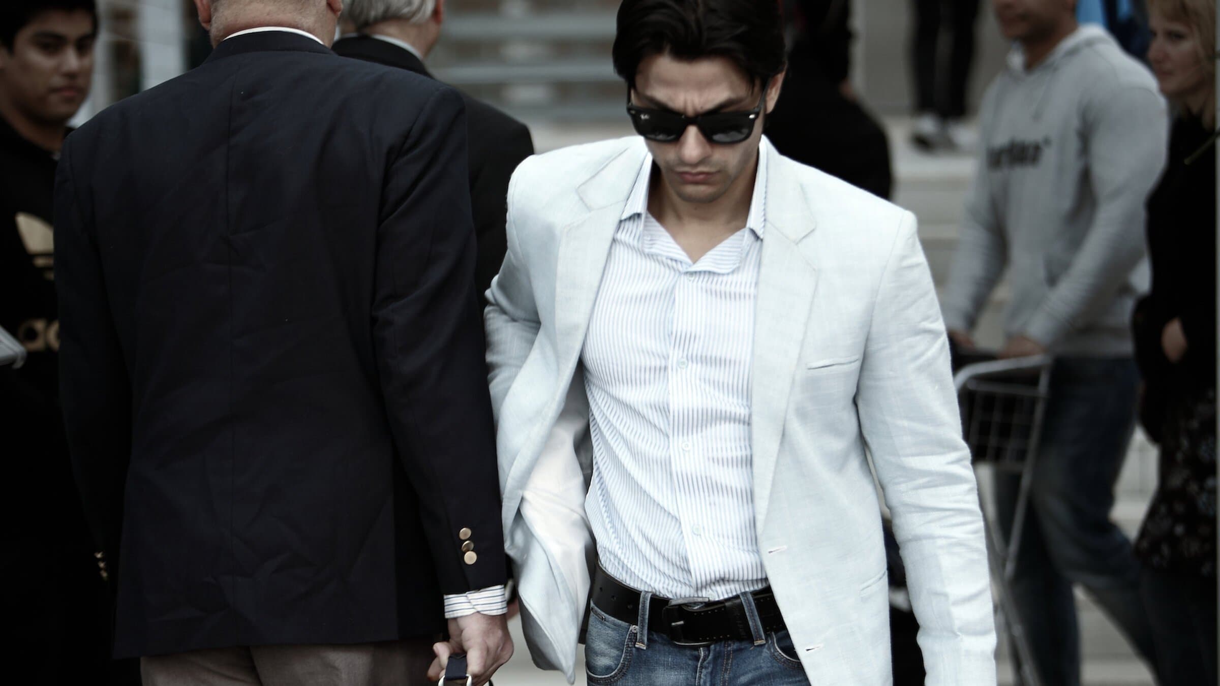 Bani pătați cu sânge