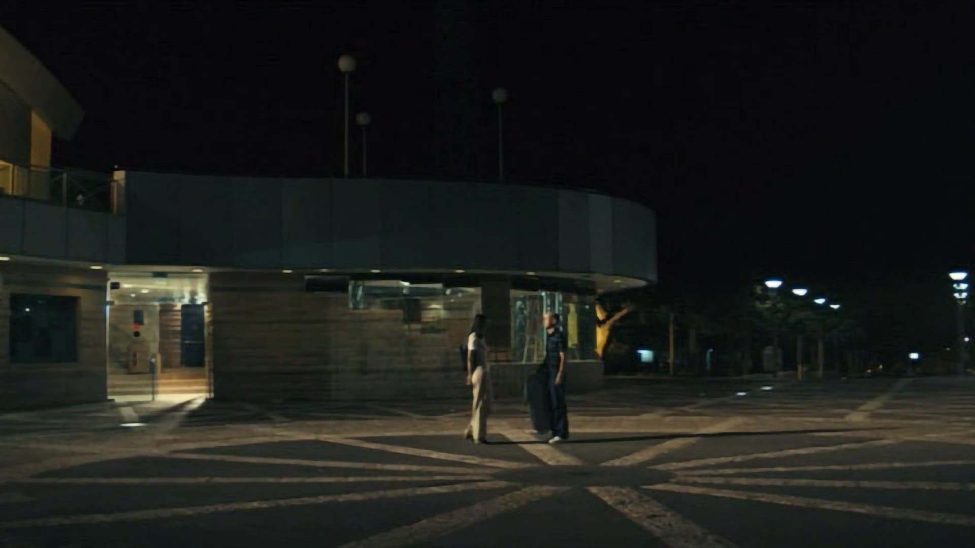 חמש שעות מפריז