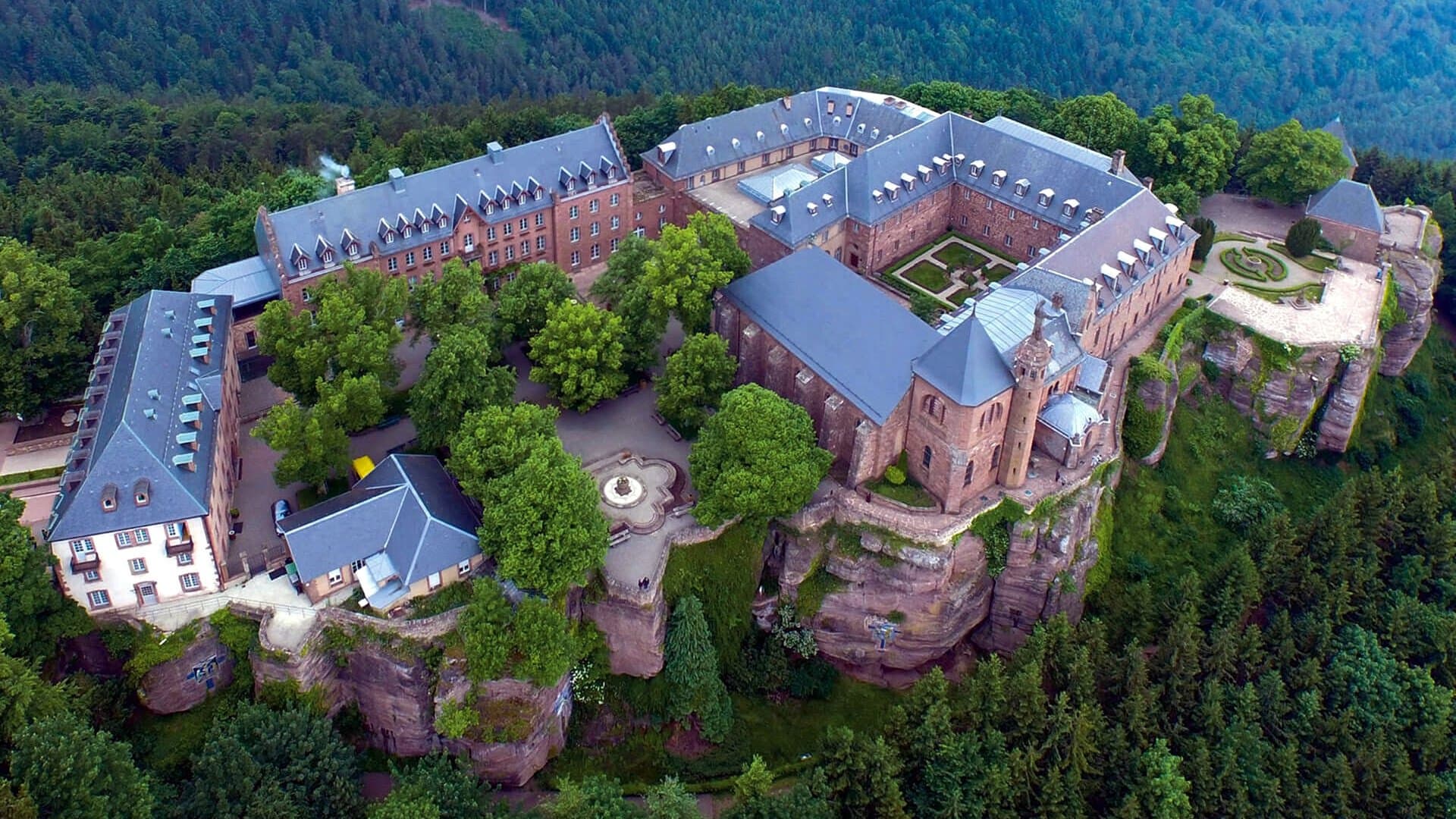 Monastères d'Europe : Les Témoins de l'invisible