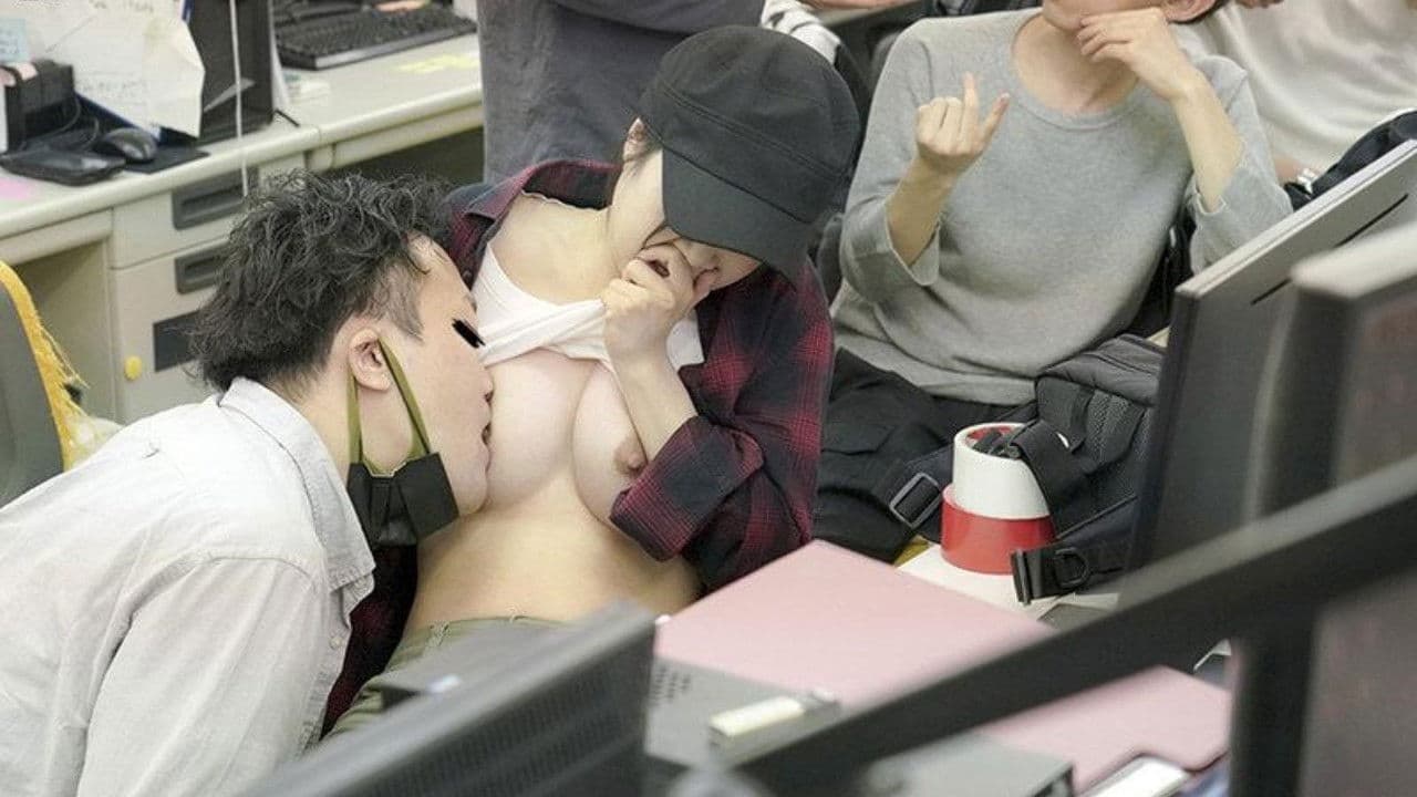 超絶可愛くて気の弱いボーイッシュ新人ADをAV現場の常識と偽ってとにかくセクハラしまくって最後にはヤル！2