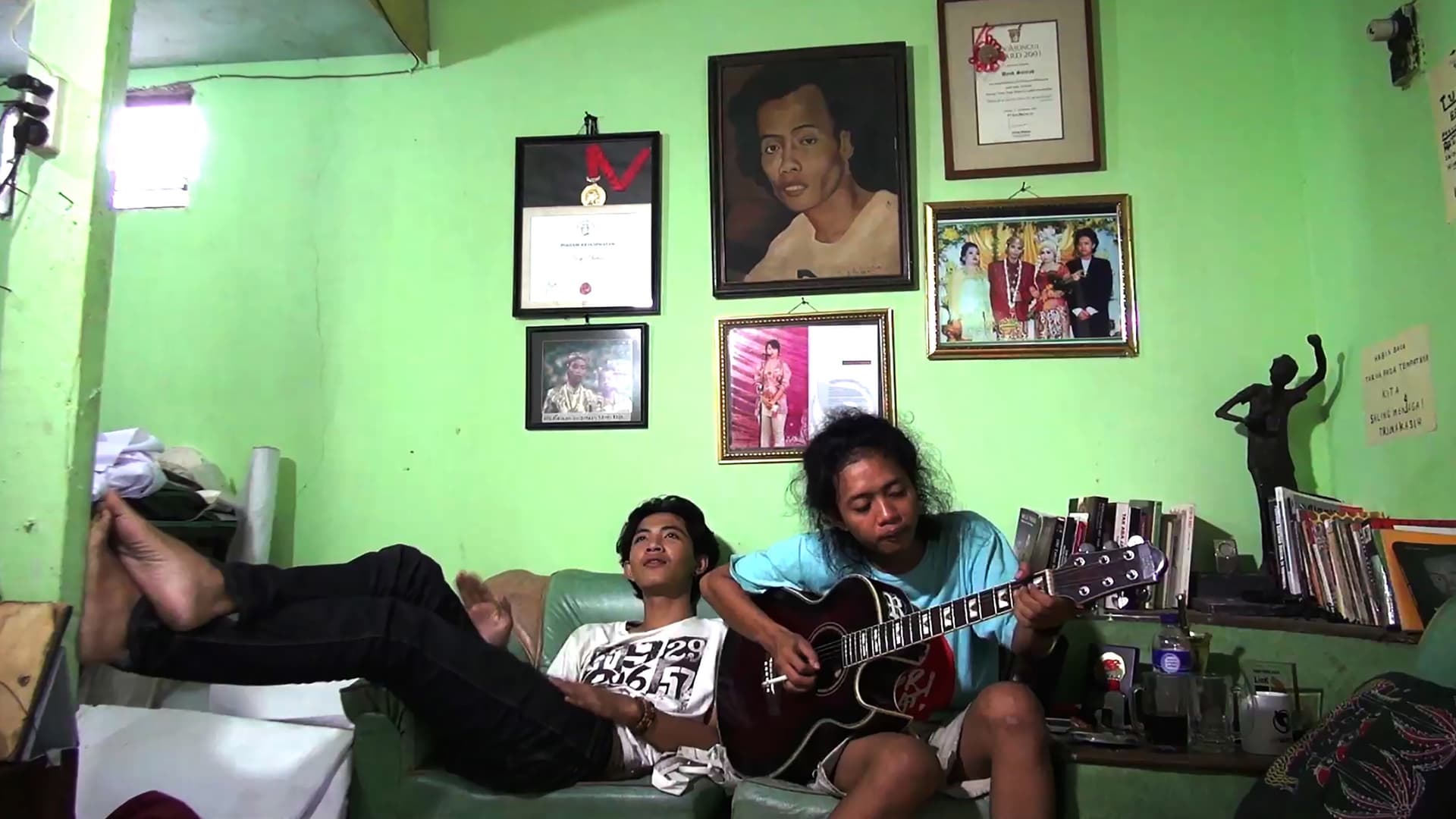 Nyanyian Akar Rumput