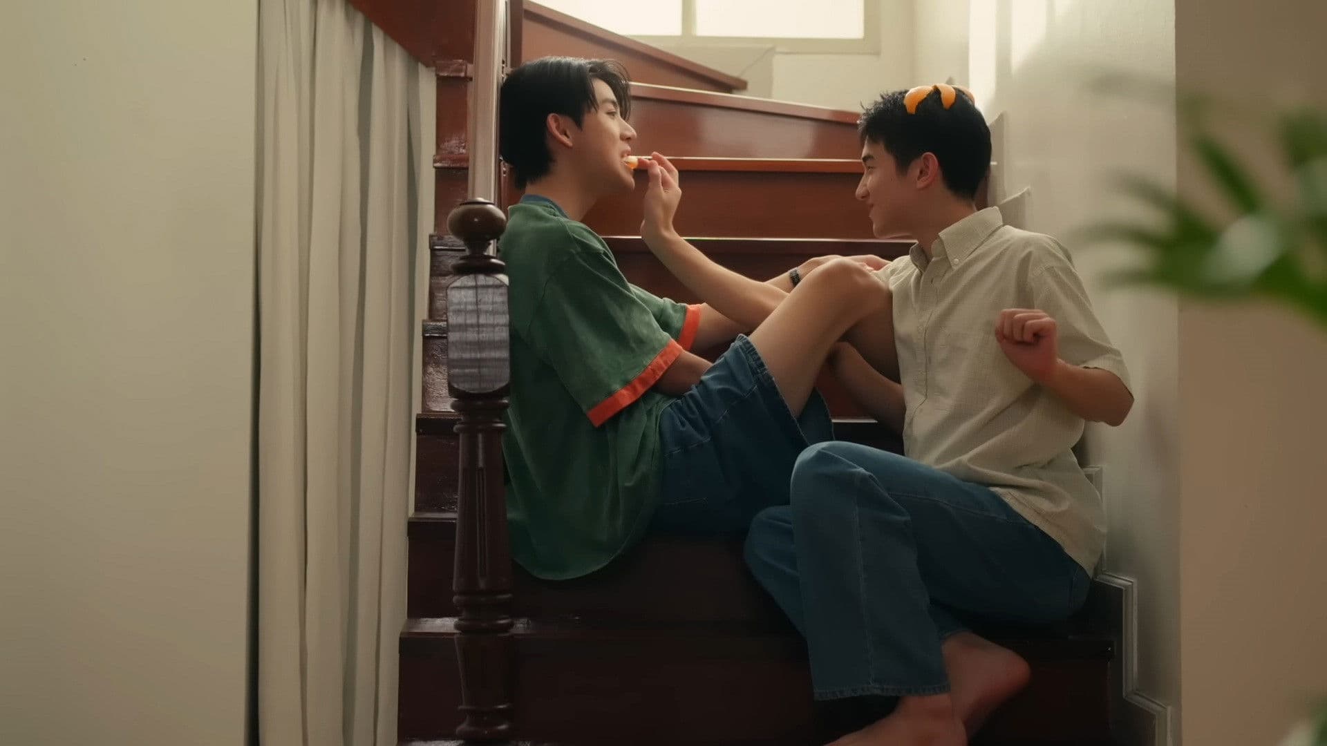 ต้นส้มบ้านเขา แต่ผลส้มหล่นมาบ้านเราตลอดเลย