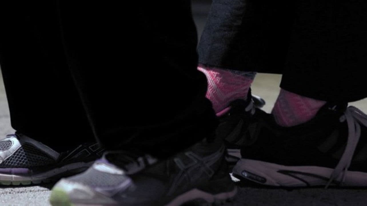 등 뒤로 맞대고