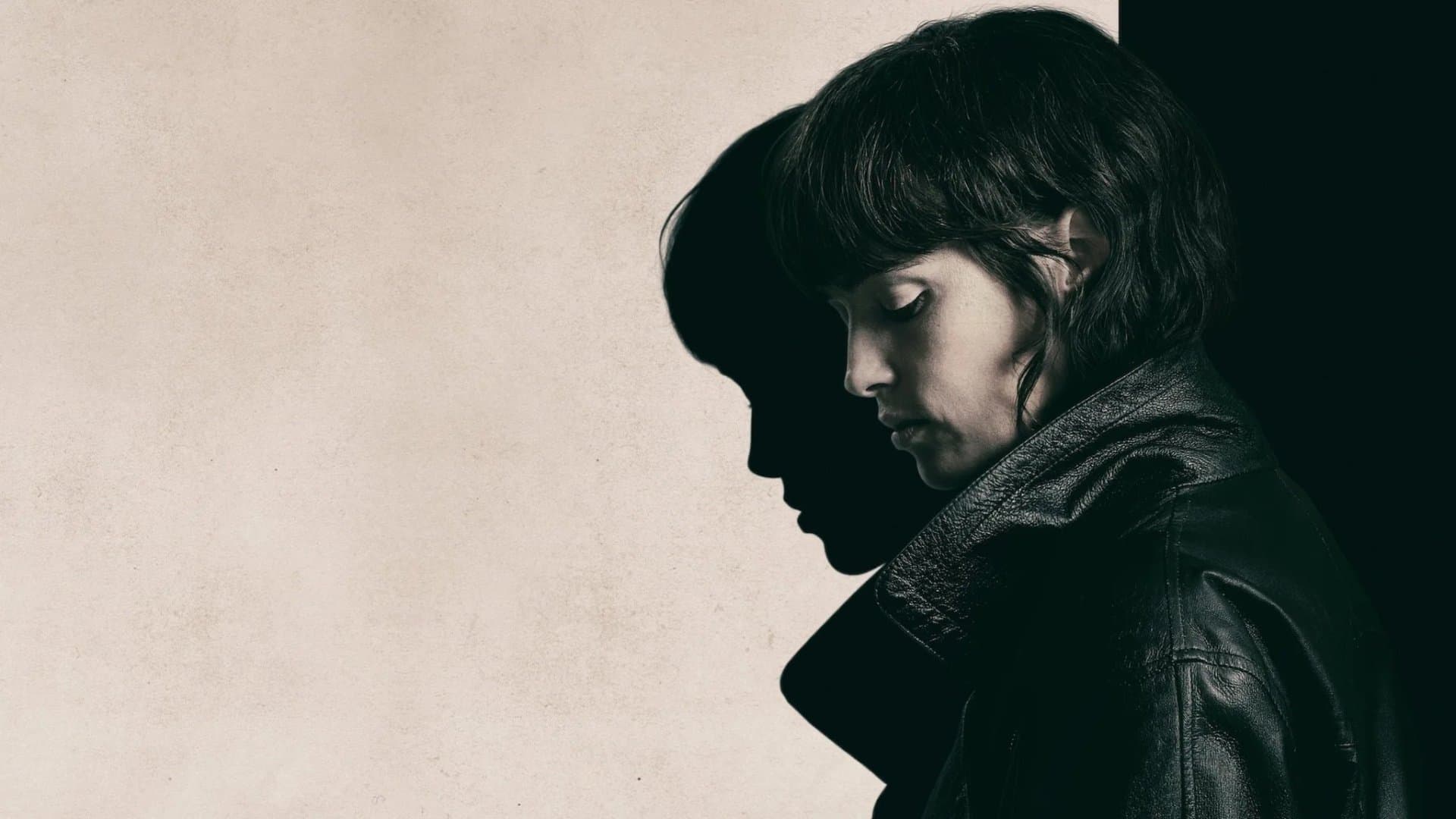 Ea pășește în întuneric