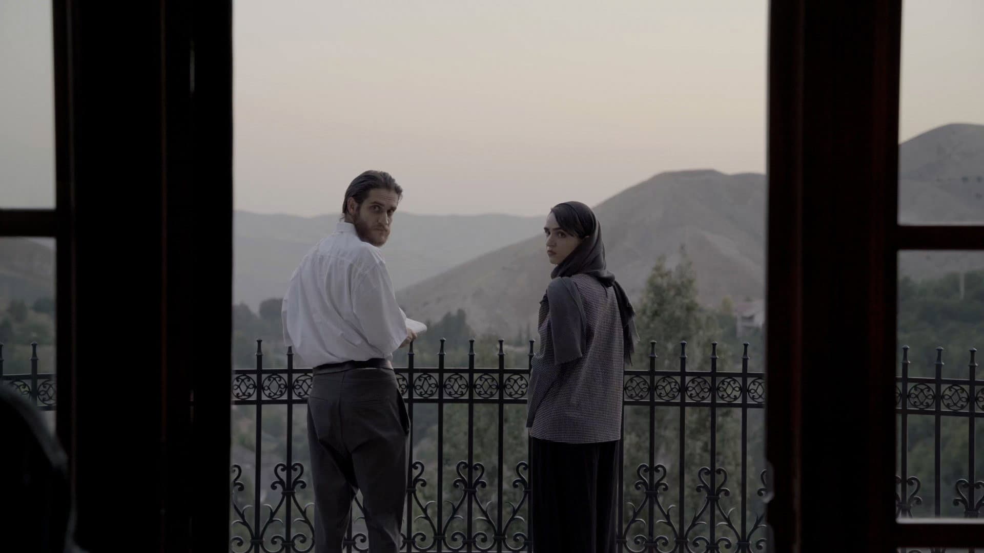 جاهای خالی را با کلمات مناسب پرکنید.