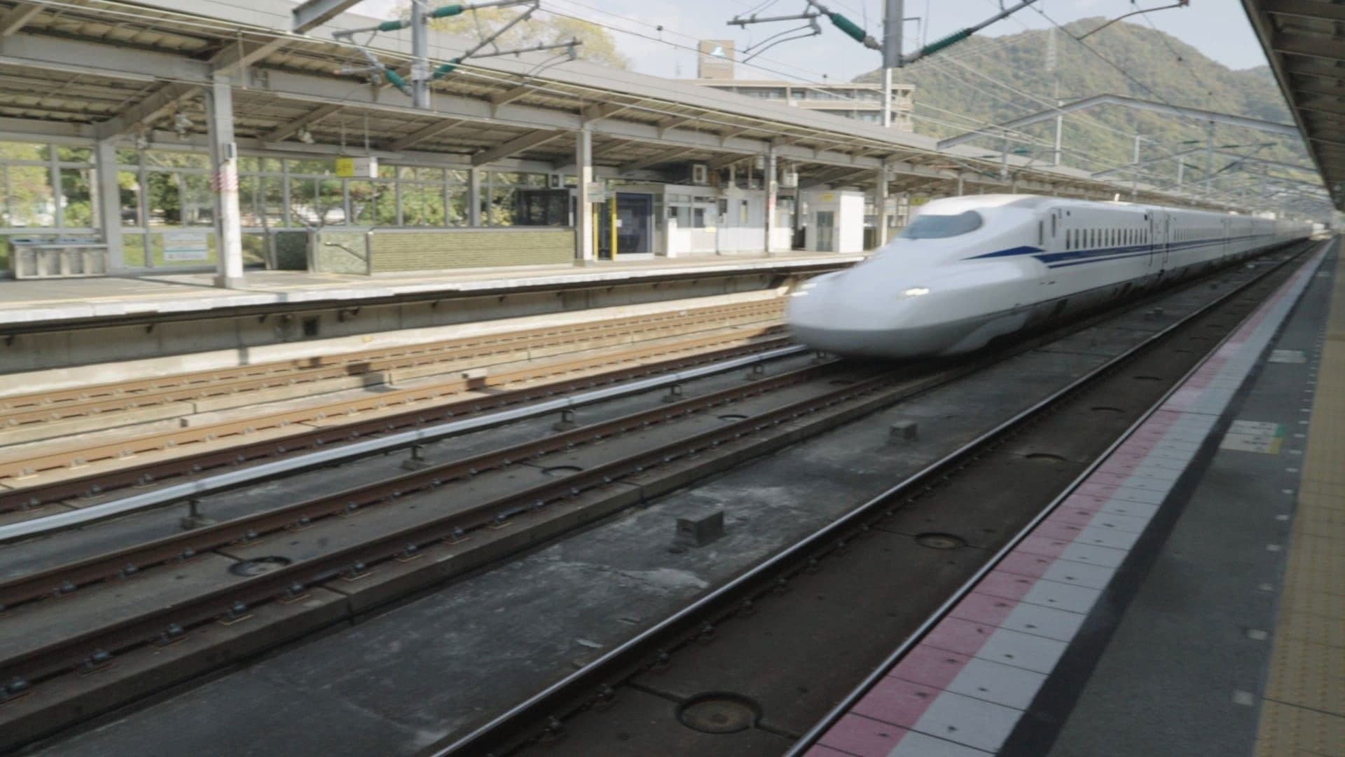 World's Most Punctual Train - Japan's Shinkansen