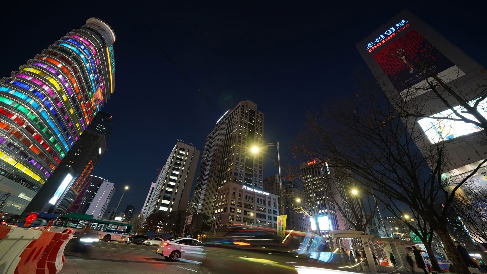 족벌: 두 신문 이야기