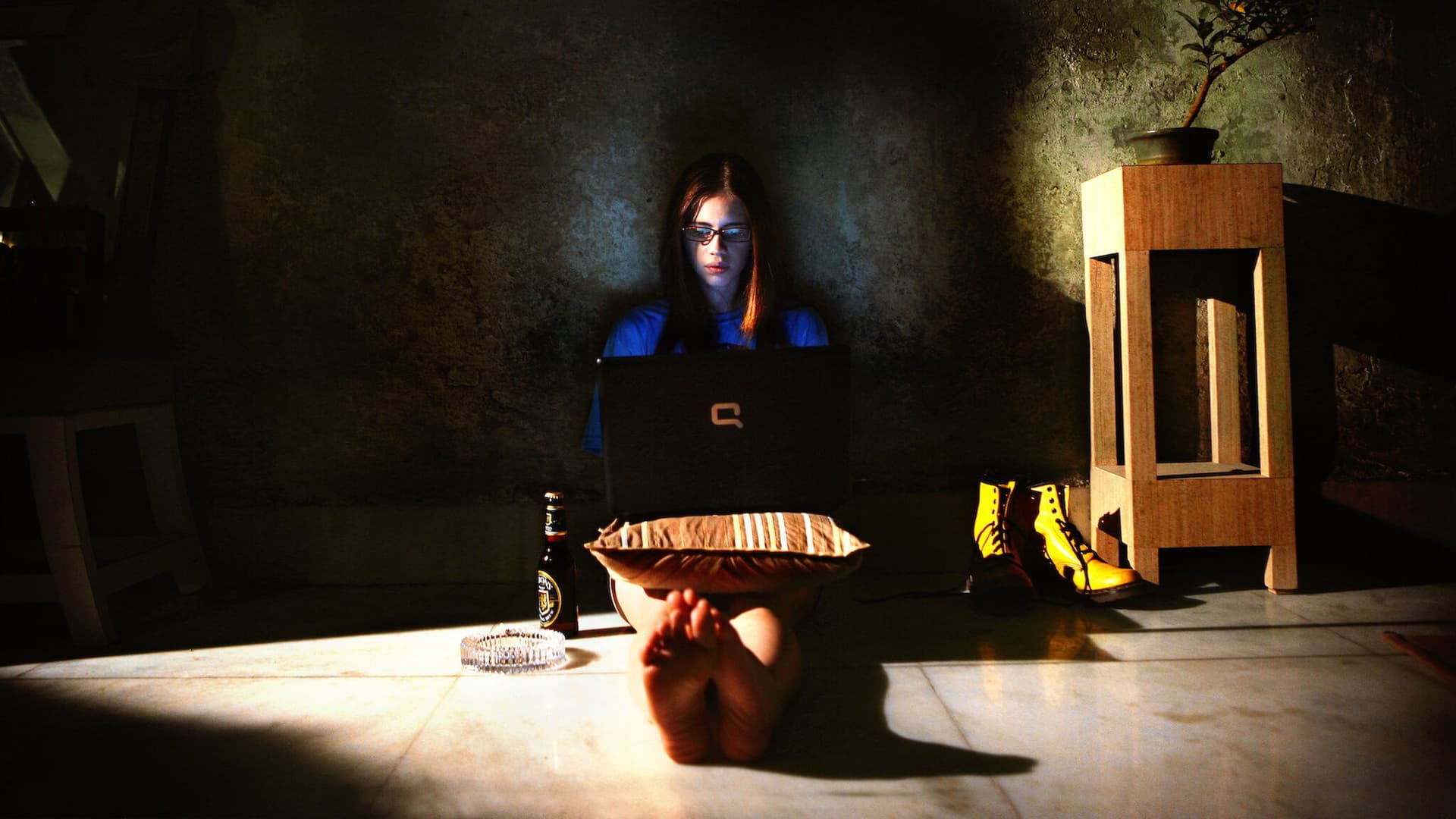 Fata cu cizme galbene