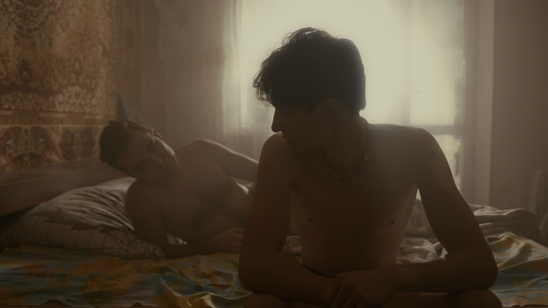 Надто Близько