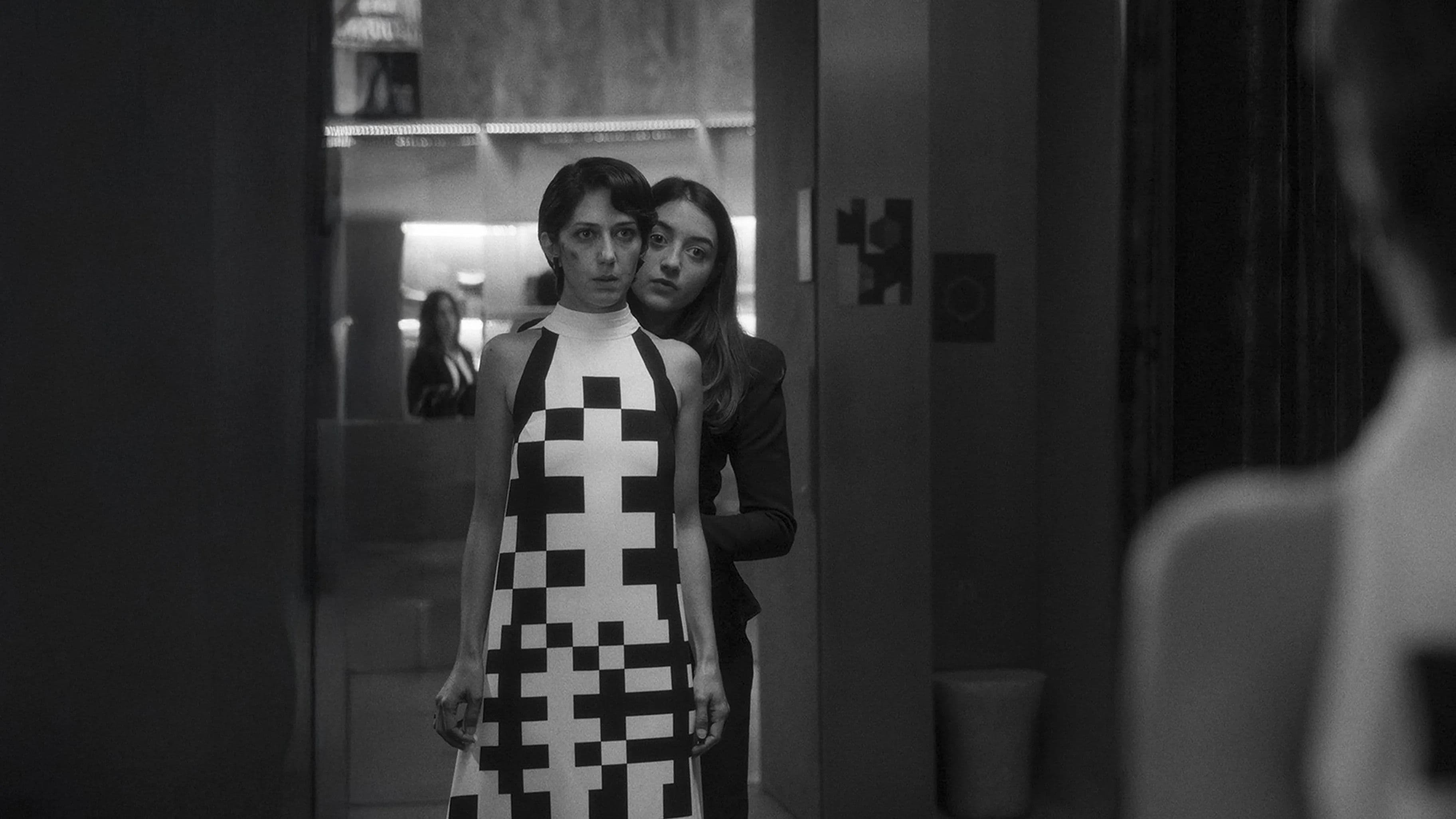 Deux personnes échangeant de la salive