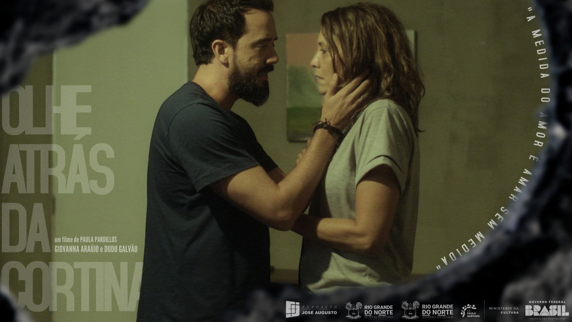 Olhe Atrás da Cortina