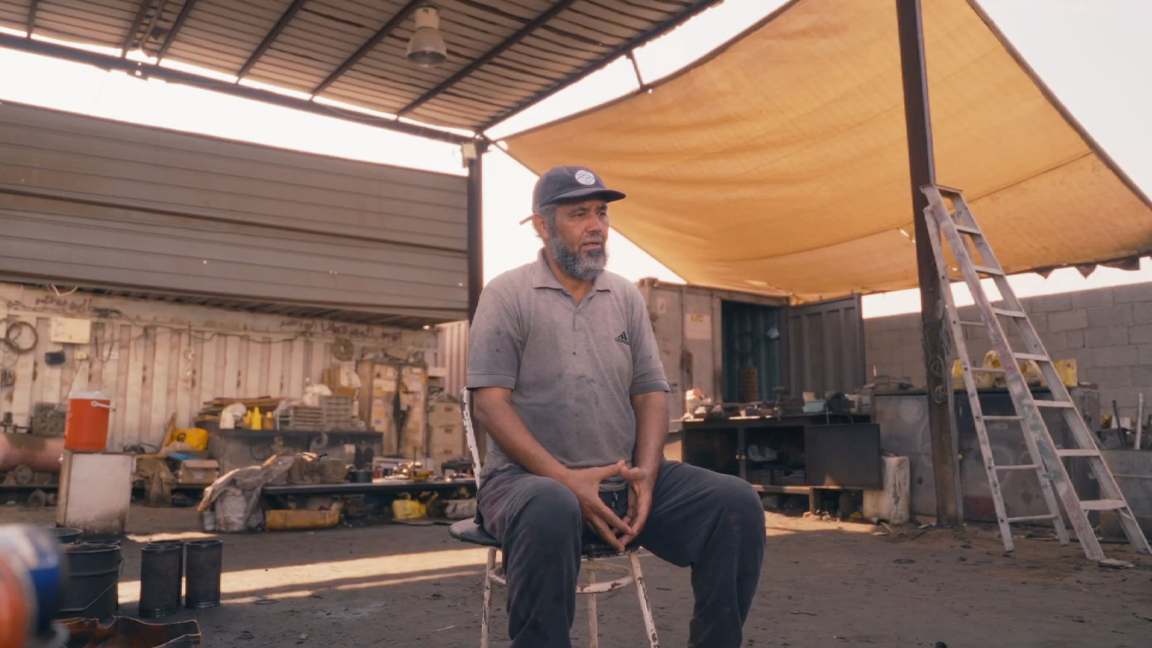 غريب في الشحم