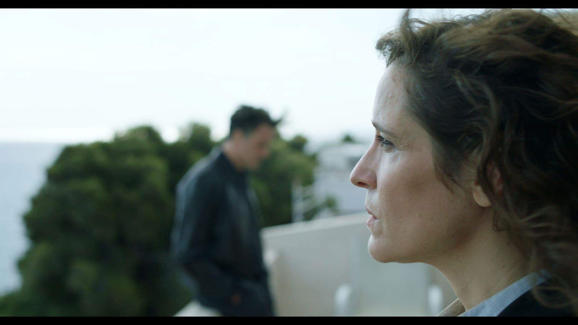 Τόσο Κοντά, Τόσο Μακριά