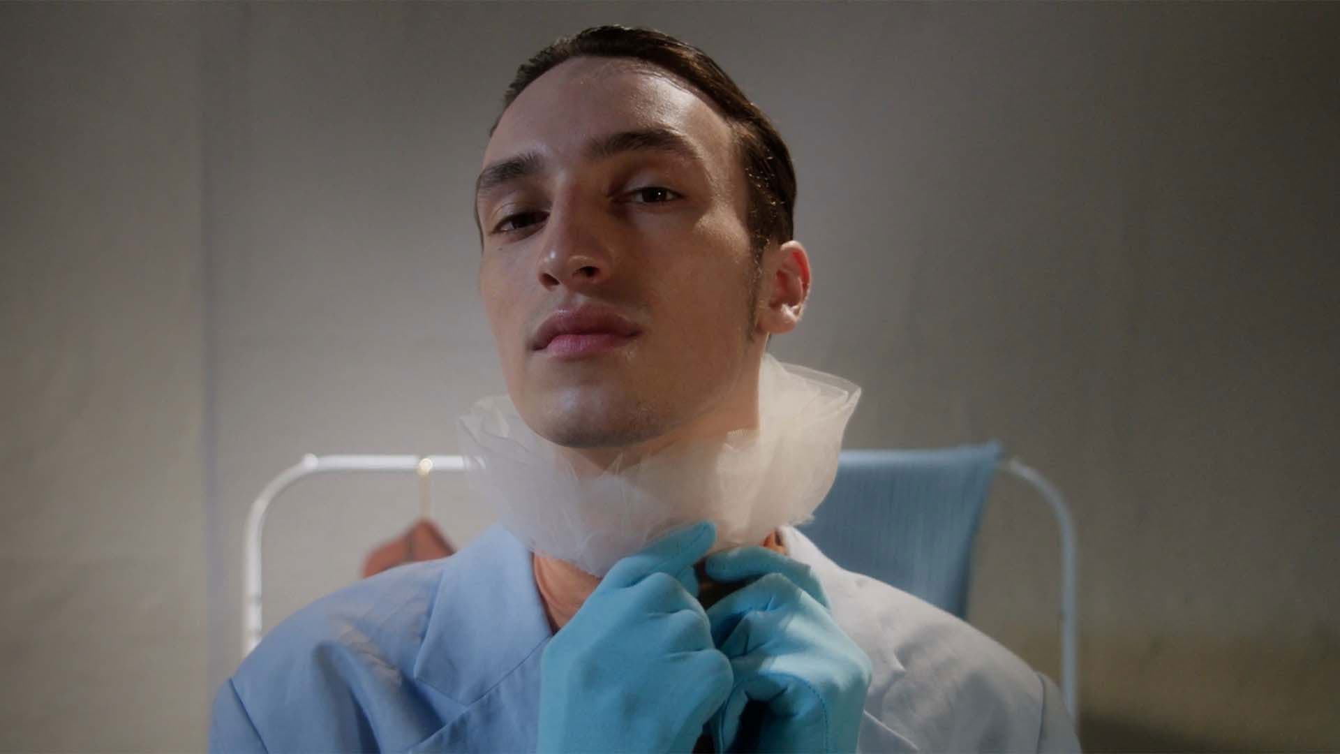 Eine Maschine fliegt in die Luft