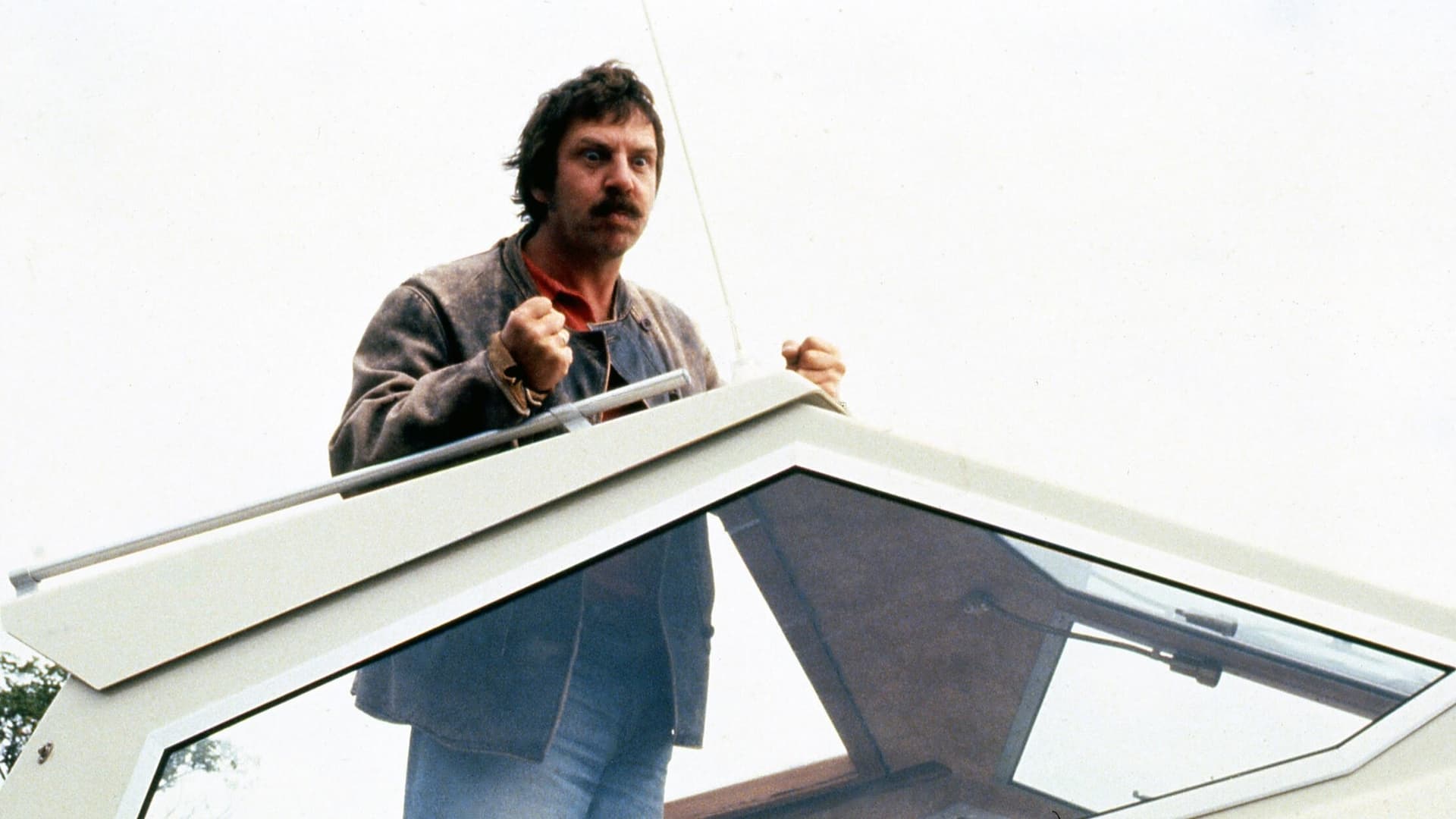 Cursă pe canal: Cine-a scos dopul?