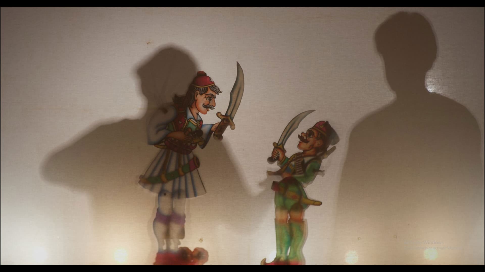 Πίσω απ' τις Σκιές