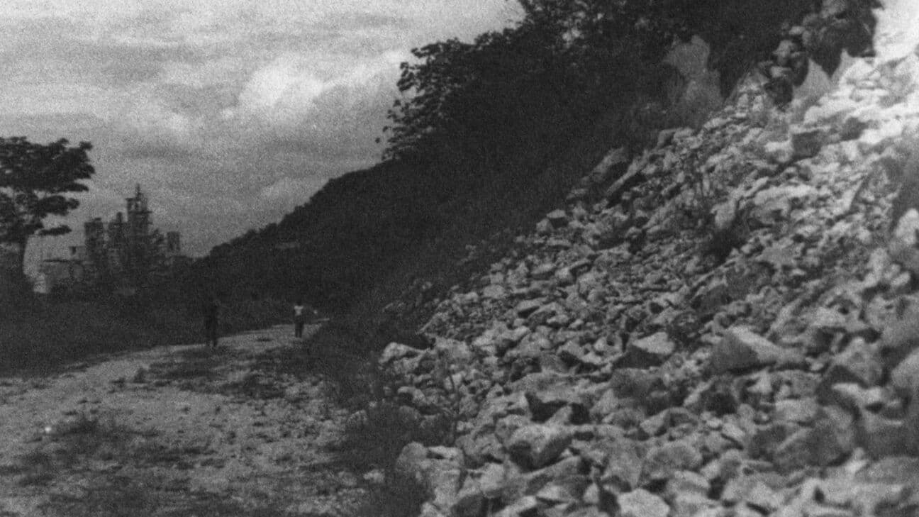 Abajo y a la izquierda