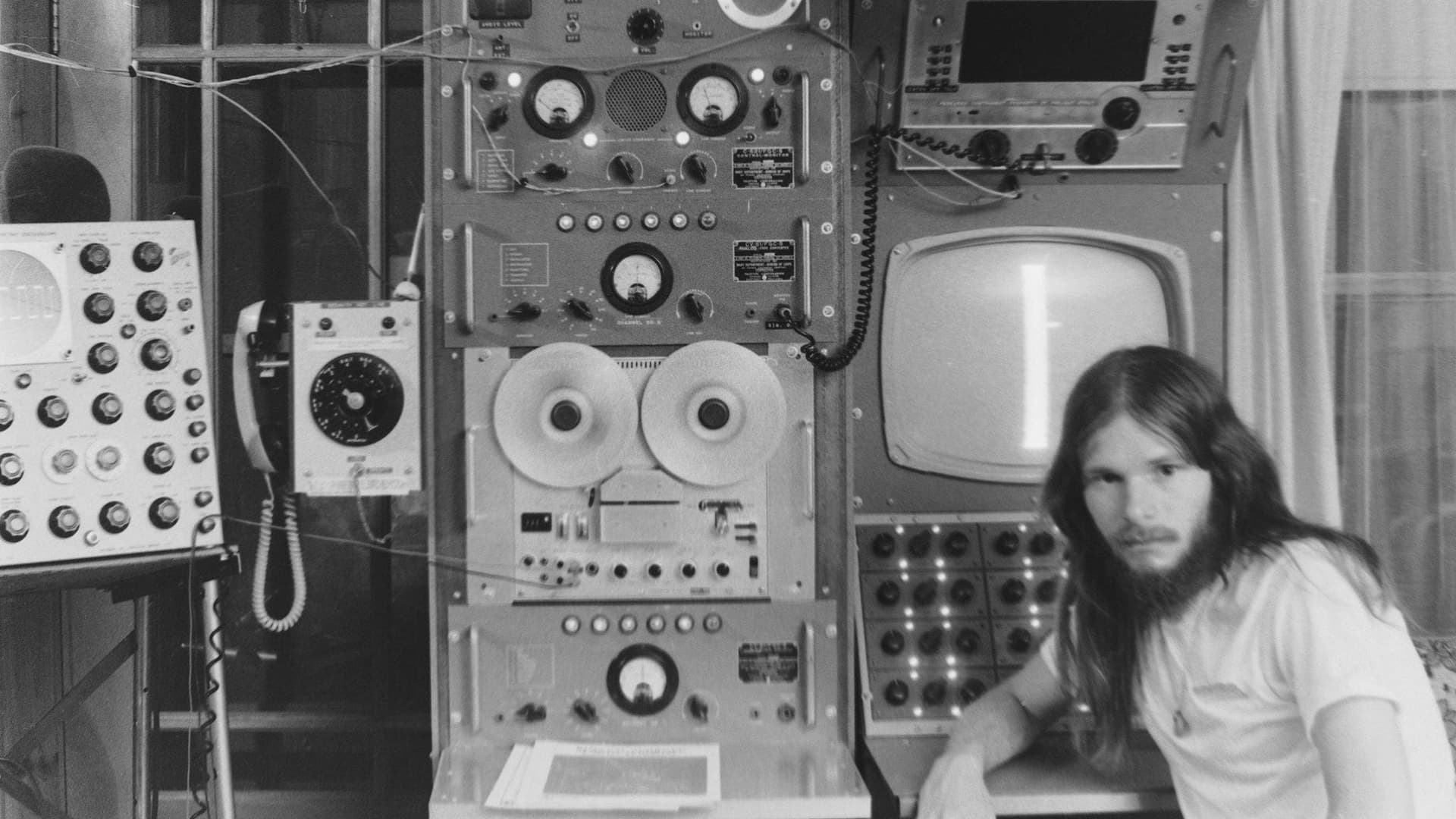 John încerca să contacteze extratereștrii