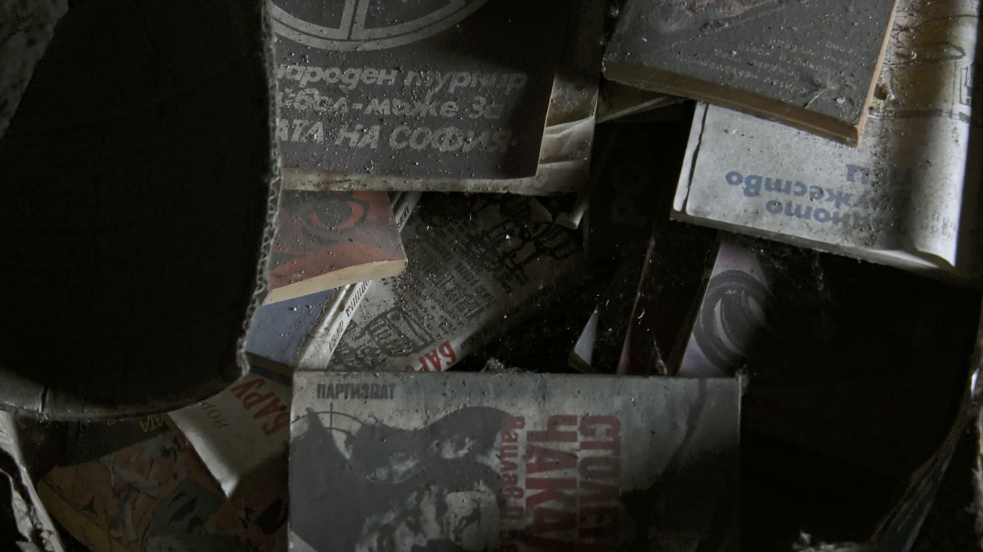 И Отново Чувствам Студените Мраморни Стълби