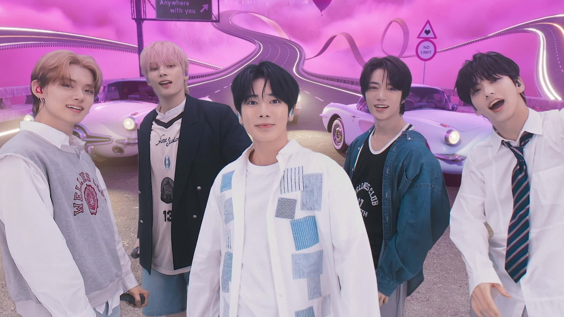 Heart Attack: Tomorrow x Together VR Concert
